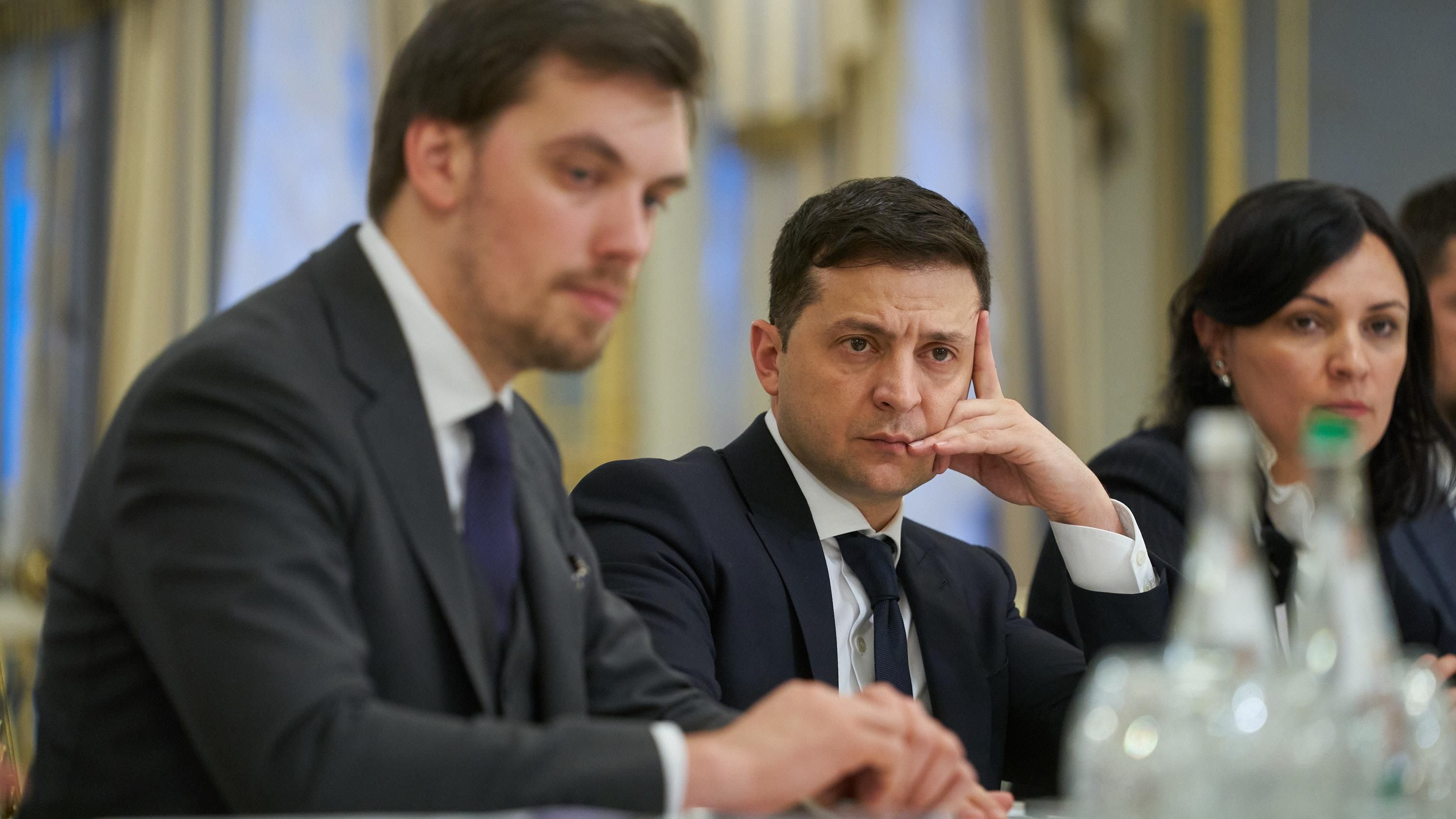 Может, я ушел в отставку: почему Зеленский вызвал к себе Гончарука Может, я ушел в отставку: почему Зеленский вызвал к себе Гончарука