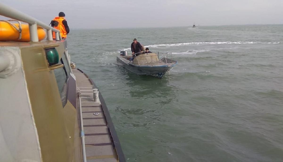 Захваченные Россией в Азовском море рыбаки вернулись в Украину: фото
