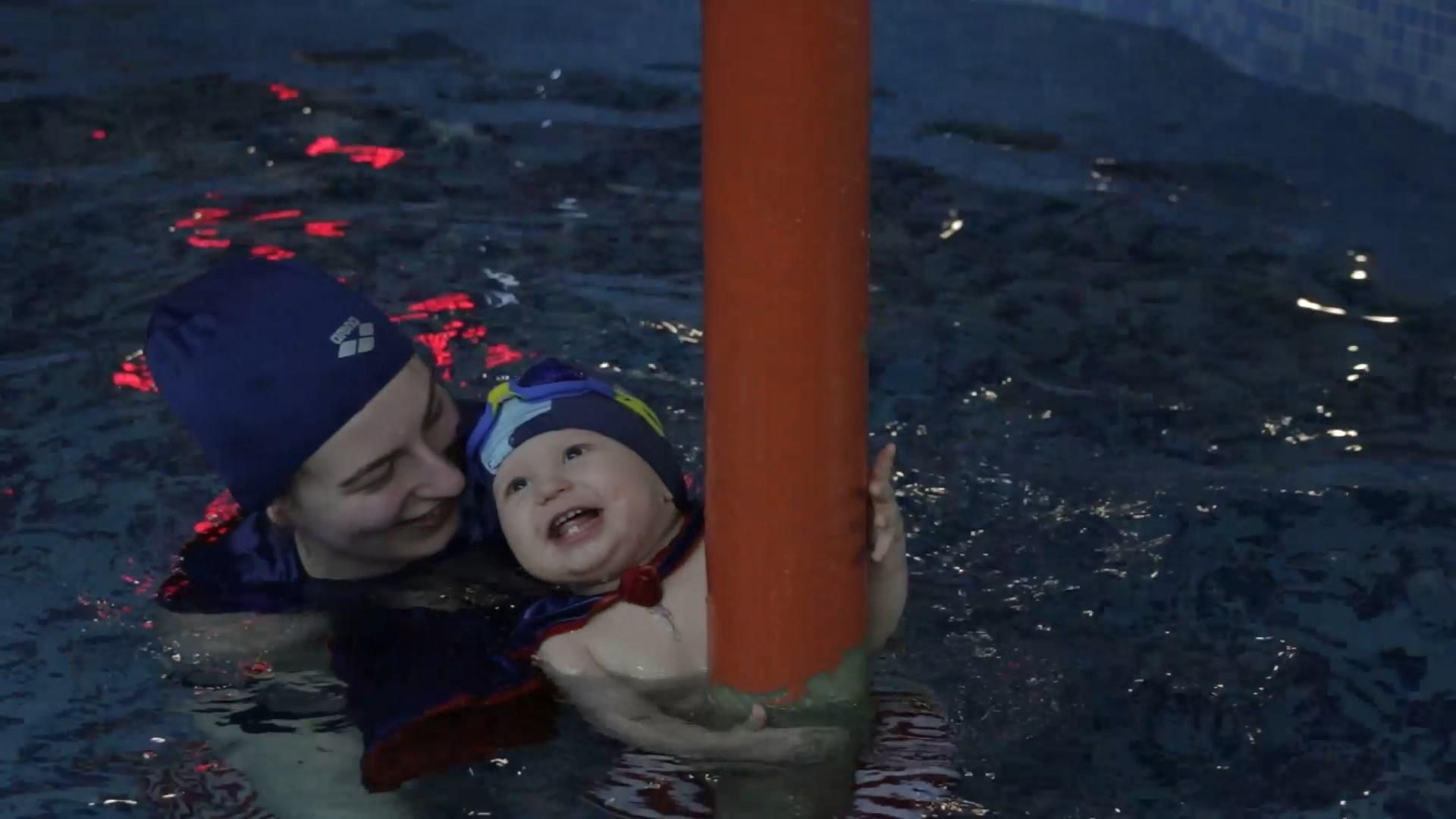 Соревнования по плаванию среди младенцев: фото и видео