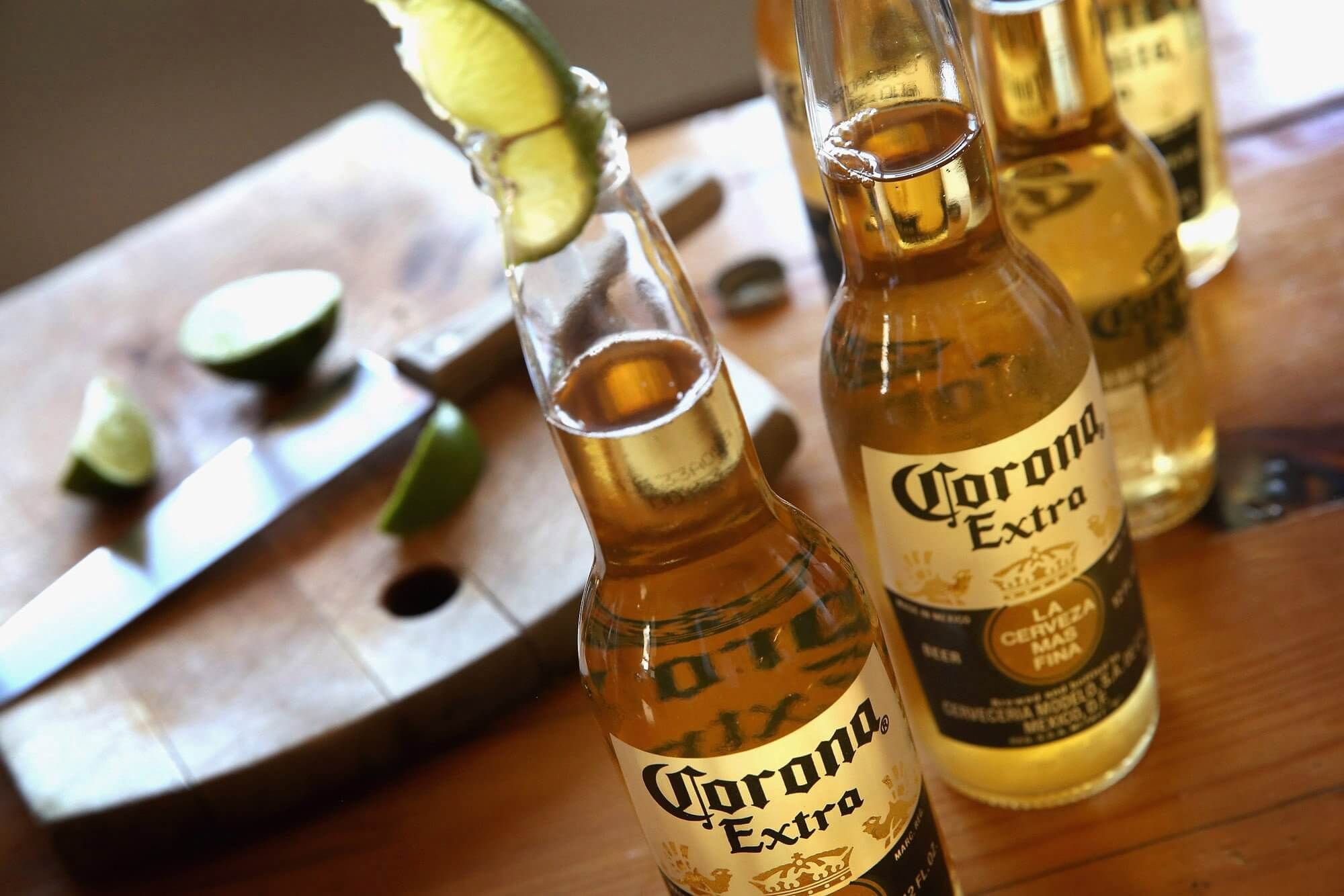 Через епідемію коронавірусу 38% американців бояться пива бренду Corona