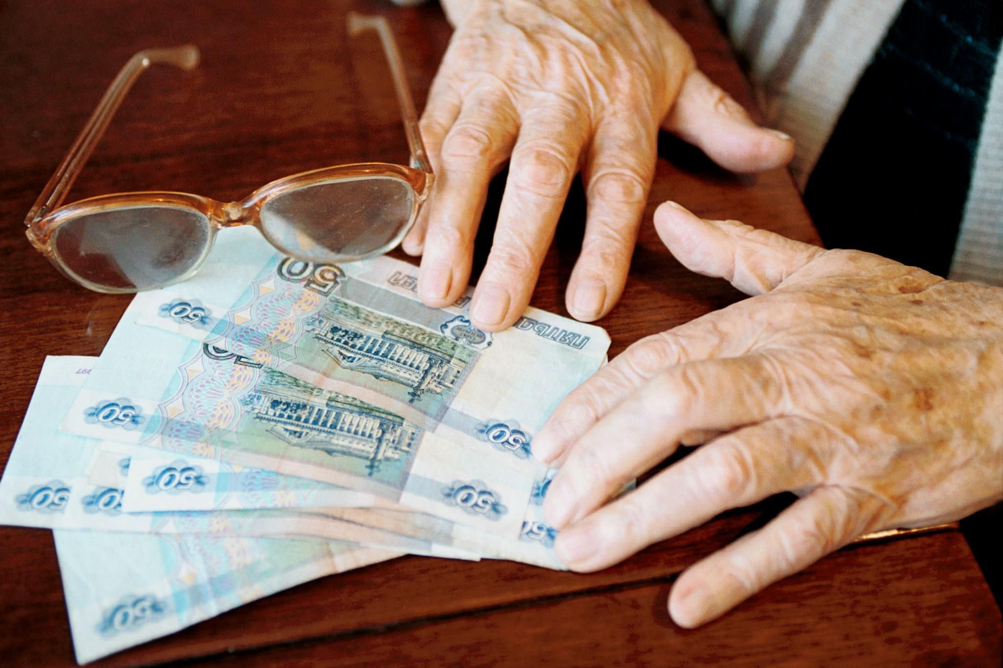 Пенсионеры оккупированного Луганска могут остаться без пенсий