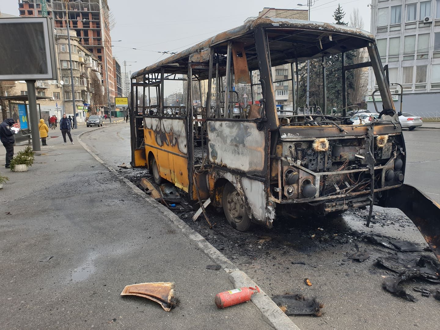 В Киеве дотла сгорела маршрутка: появилось видео начала пожара