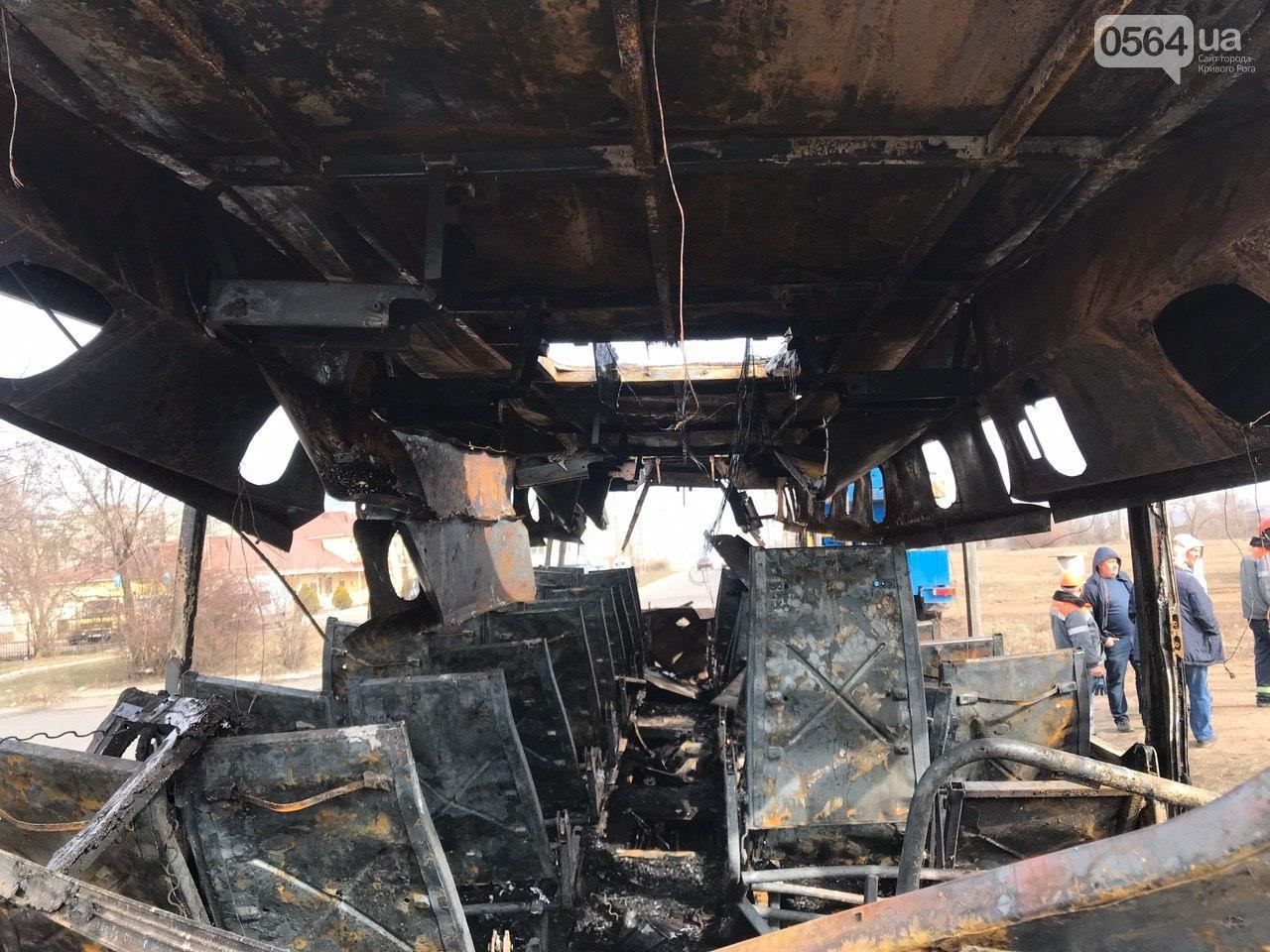 На ходу загорелся автобус с пассажирами в Кривом Роге: есть пострадавшие