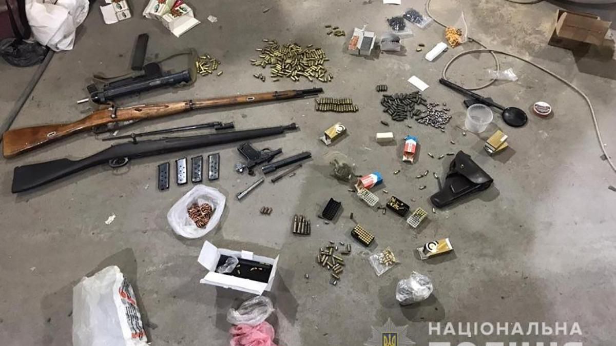 Сотні патронів, кулемети та гвинтівки: викрили одесита, який зберігав зброю в гаражі – фото