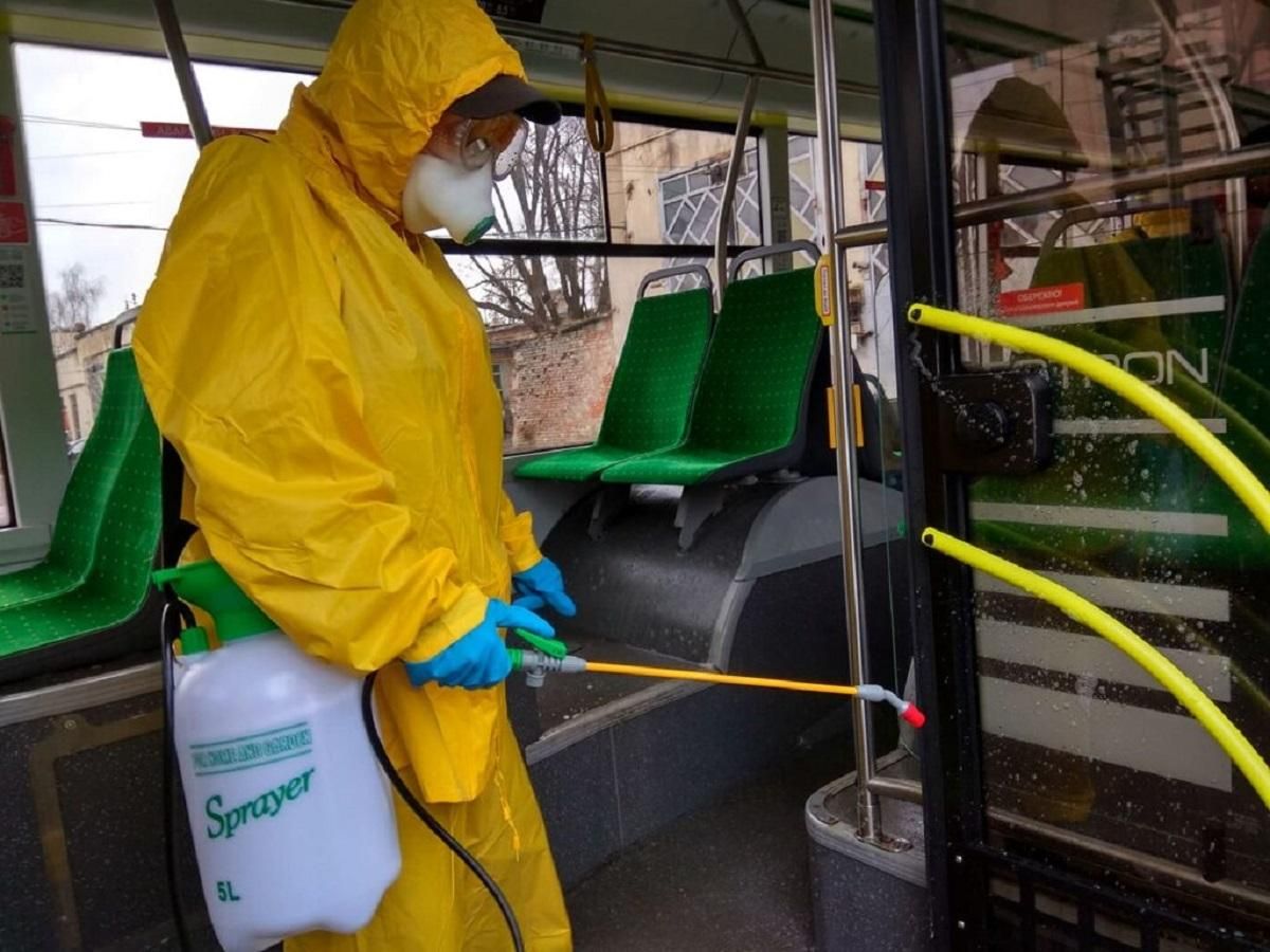 У Львові дезінфікують громадський транспорт двічі на день: фото У Львові дезінфікують громадський транспорт двічі на день: фото