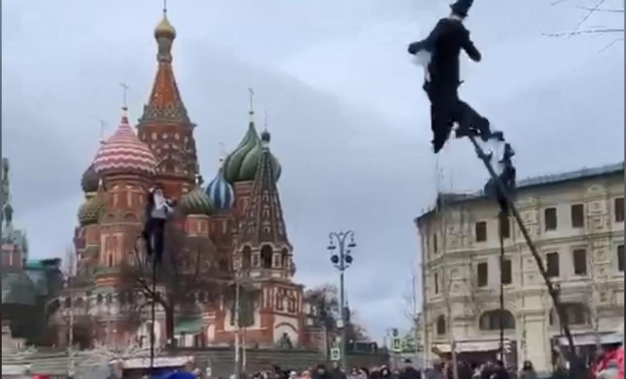 Празднование Масленицы возле Кремля окрестили балом сатаны и сборищем чучел: видео Празднование Масленицы возле Кремля окрестили балом сатаны и сборищем чучел: видео