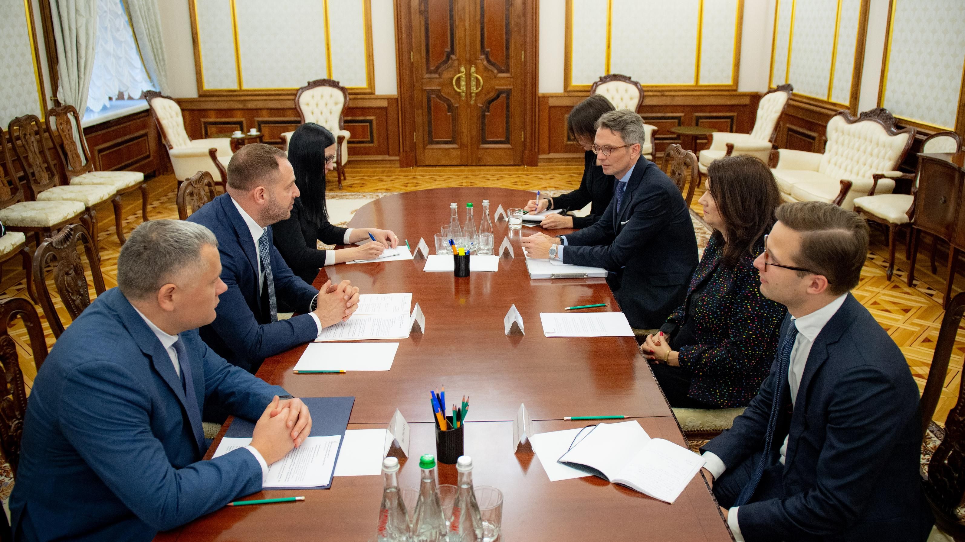 Єрмак зустрівся з очільницею МЗС Швеції: які теми обговорили Єрмак зустрівся з очільницею МЗС Швеції: які теми обговорили