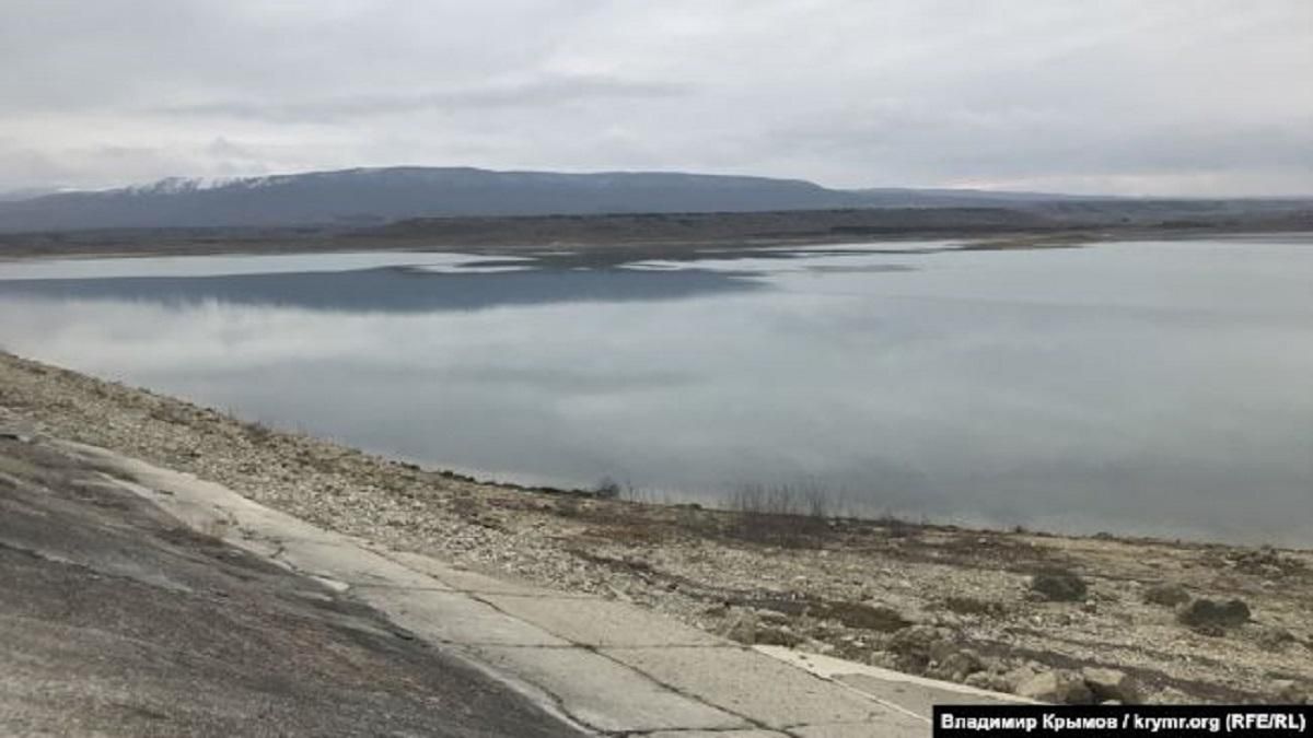 Через сильну посуху на водосховищі у Криму з’явились острови: фото