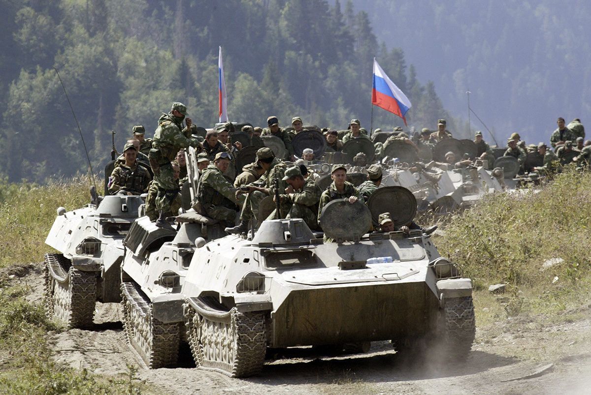 Сколько войск РФ в Крыму и угрожают ли они Украине: данные разведки