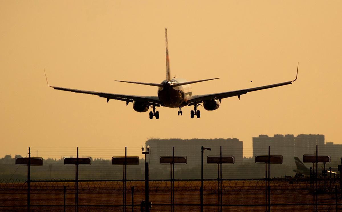 В России самолет со 167 пассажирами экстренно сел в Хабаровске: известна причина В России самолет со 167 пассажирами экстренно сел в Хабаровске: известна причина