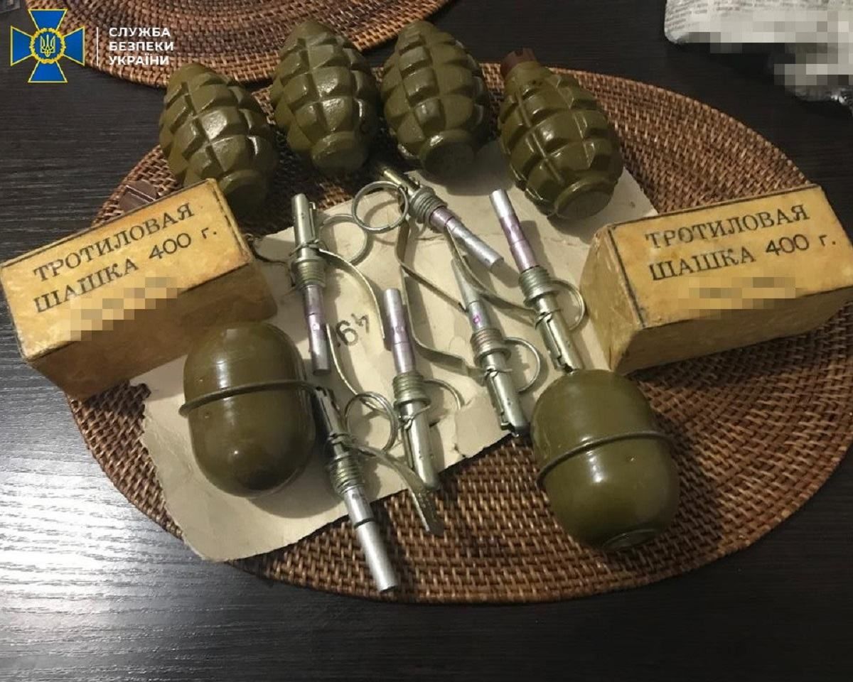 Настоятель одного из храмов Ровненщины торговал оружием: фото Настоятель одного из храмов Ровненщины торговал оружием: фото