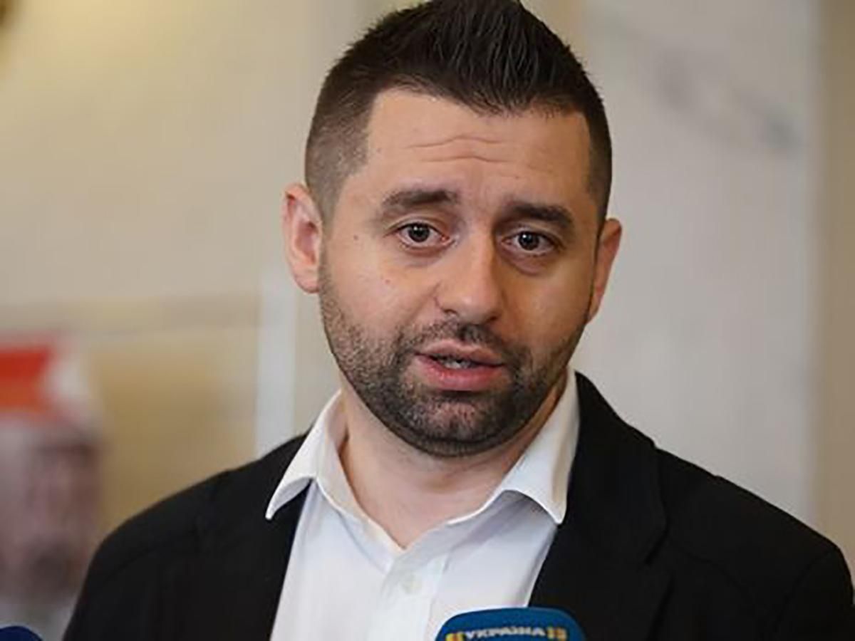 Підозра Порошенку: Арахамія розповів про останню краплю у відставці Рябошапки Підозра Порошенку: Арахамія розповів про останню краплю у відставці Рябошапки