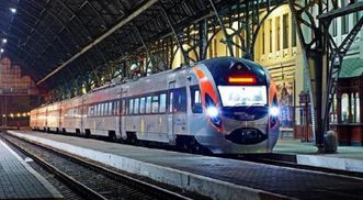 Укрзализныця запускает дополнительные поезда к 8 марта: куда и сколько