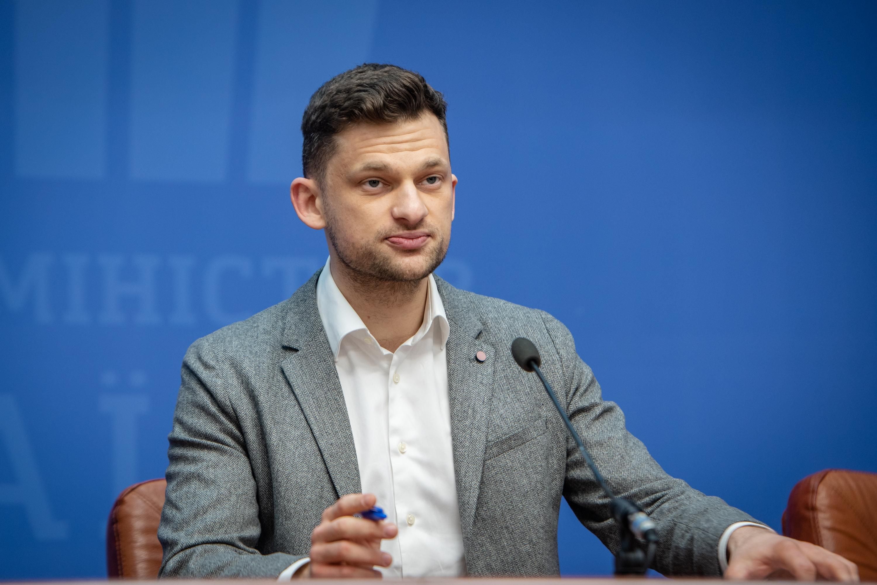 Українці просять залишити Дубілета у Кабміні: створена петиція Українці просять залишити Дубілета у Кабміні: створена петиція