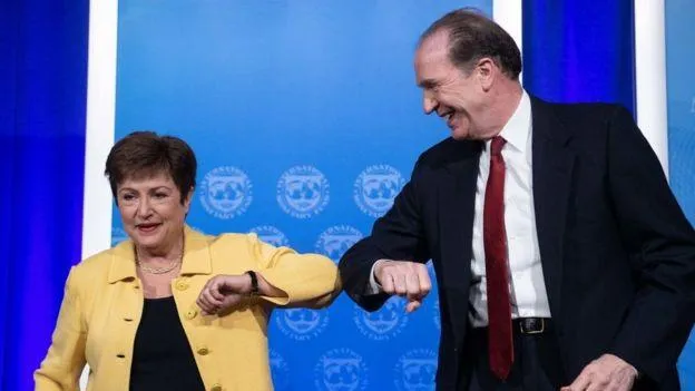 Привітання ліктями Привітання ліктями