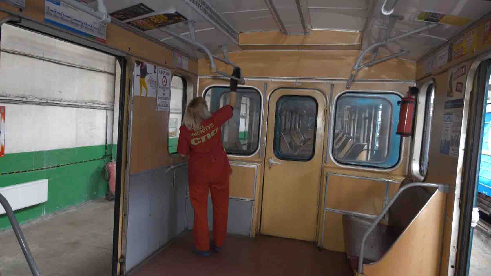 У Харкові дезінфікують вагони метро через коронавірус: відео