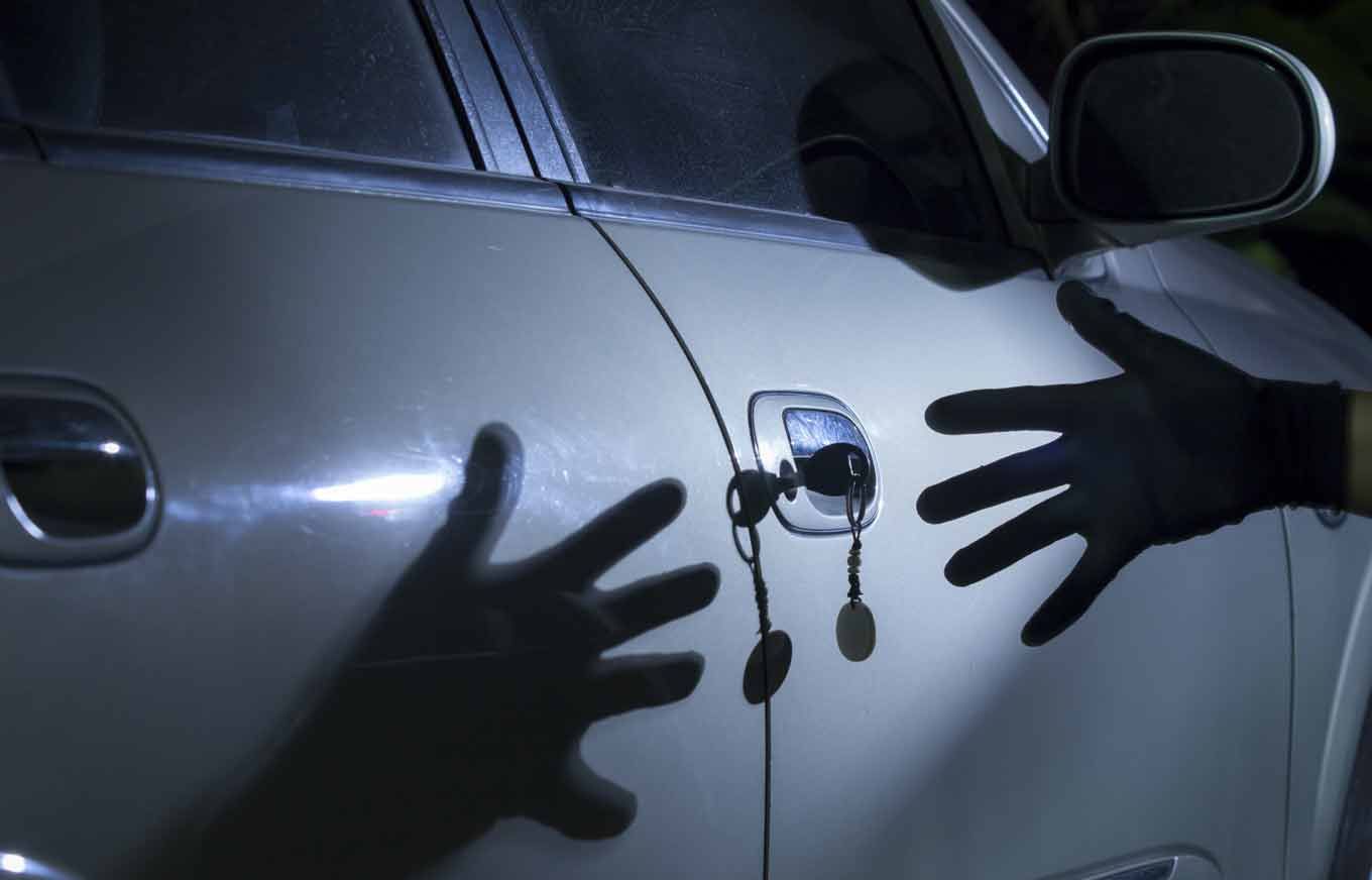 З машини бізнесмена у Тернополі викрали майже 100 тисяч доларів З машини бізнесмена у Тернополі викрали майже 100 тисяч доларів