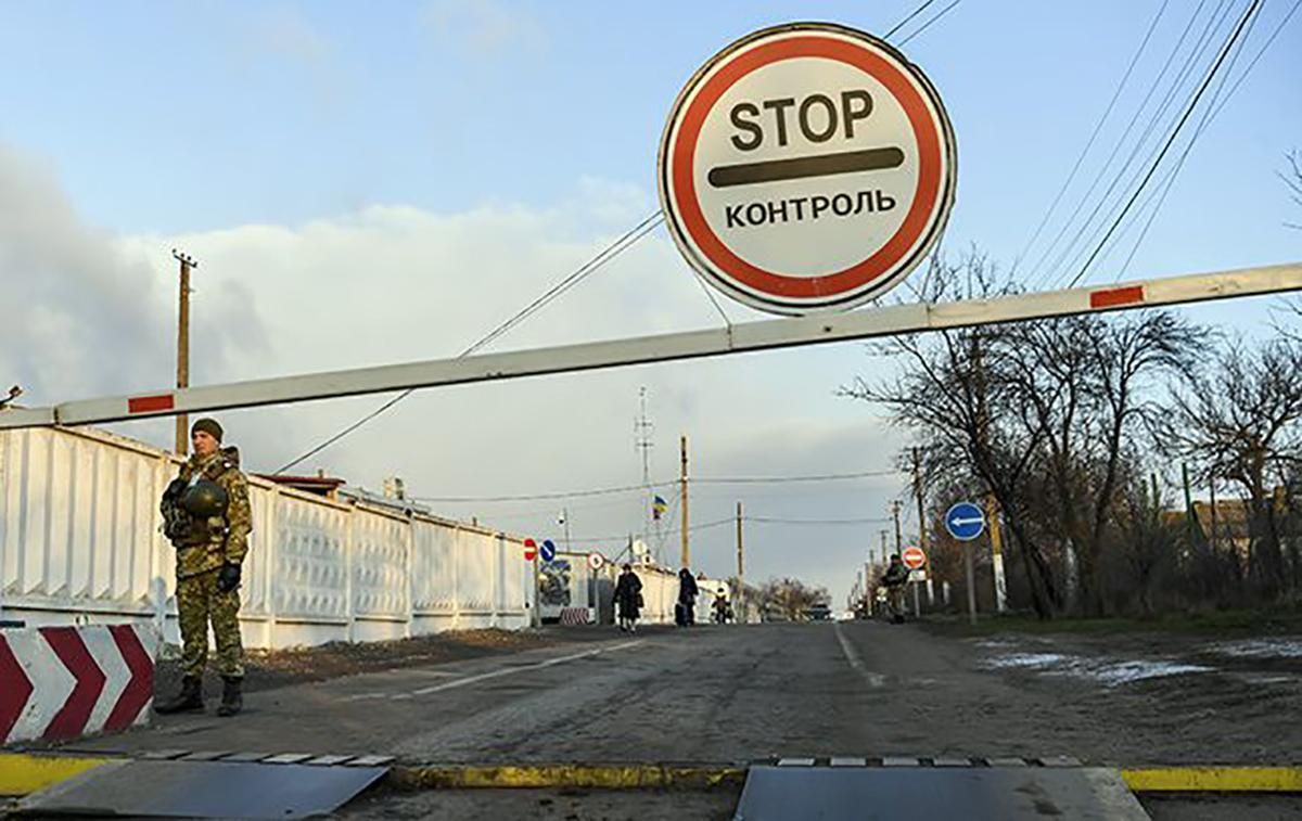 Коронавирус в Украине: на Донбассе изменили правила пересечения КПВВ