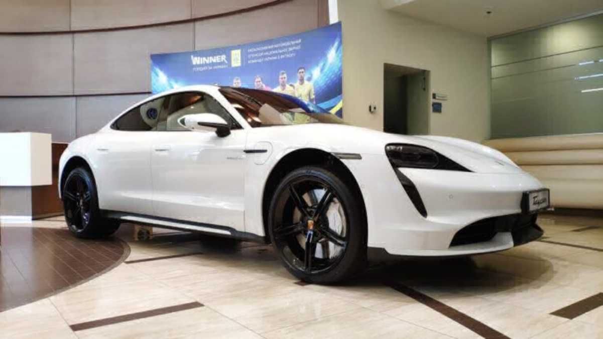 Українці розкупили усю партію електрокарів  Porsche на 2020 рік 