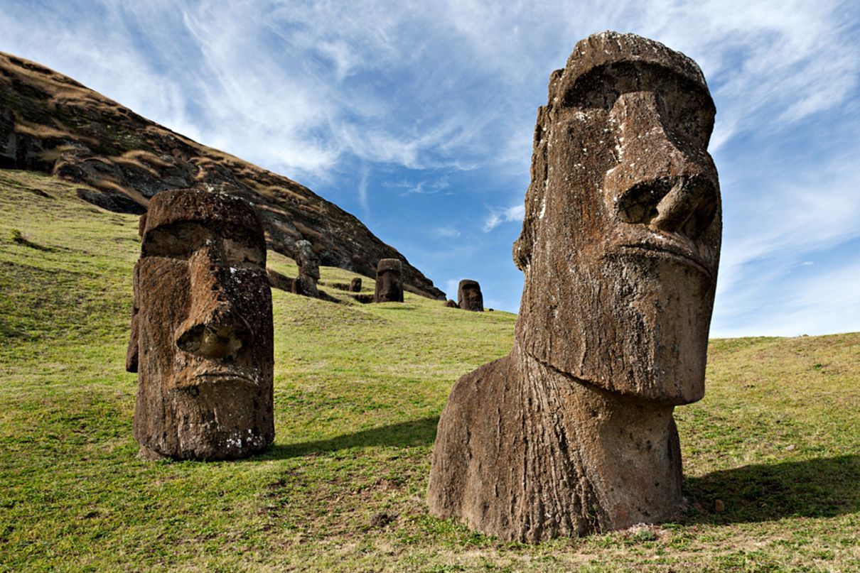 Пикап разбил священную статую моаи на острове Пасхи: фото