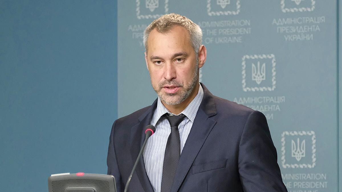 Чумак заявил, что Рябошапку уволили за "один крупный банк" Чумак заявил, что Рябошапку уволили за "один крупный банк"