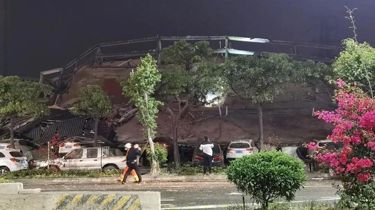 Обвал готелю з хворими на коронавірус: кількість загиблих зросла до 20: фото, відео Обвал готелю з хворими на коронавірус: кількість загиблих зросла до 20: фото, відео