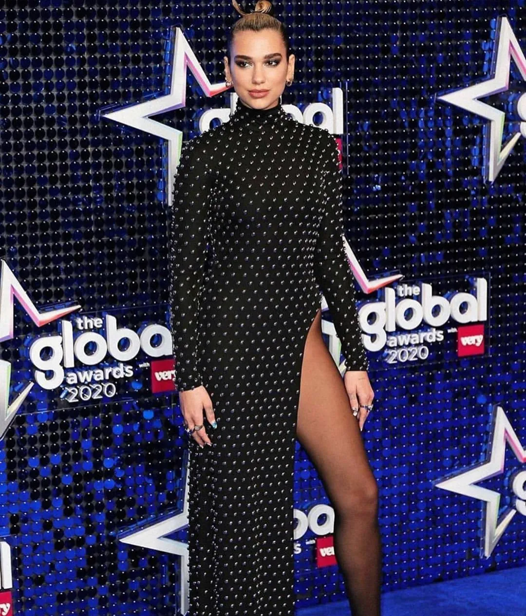 Дуа Ліпа одягнула провокативну сукню Дуа Ліпа одягнула провокативну сукню