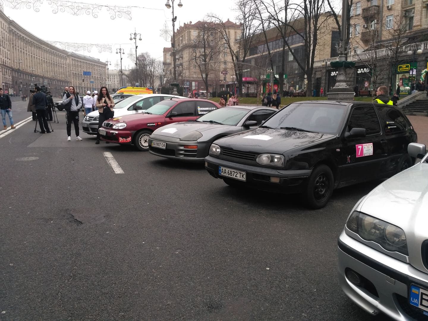 В центре Киева устроили большое авторалли для женщин: яркие кадры В центре Киева устроили большое авторалли для женщин: яркие кадры