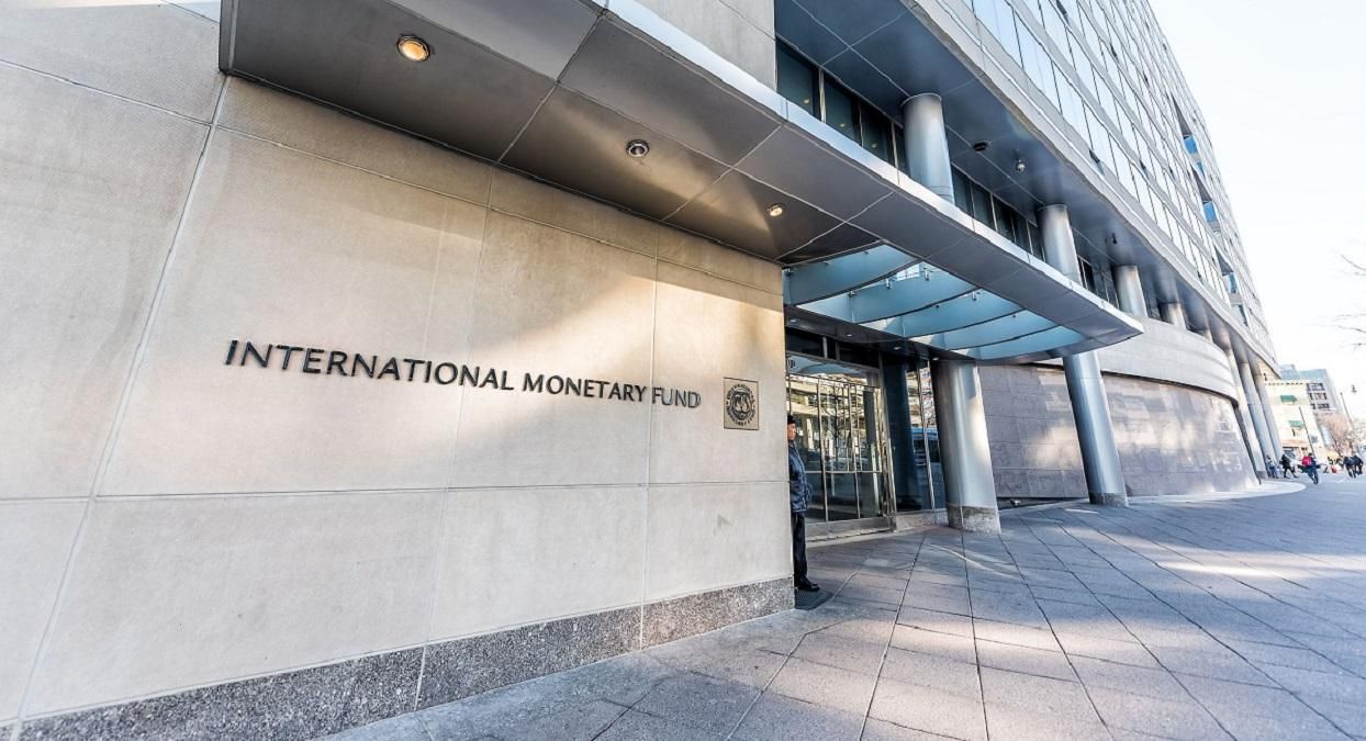 Смена украинского правительства отложила новый кредит от МВФ, – Bloomberg