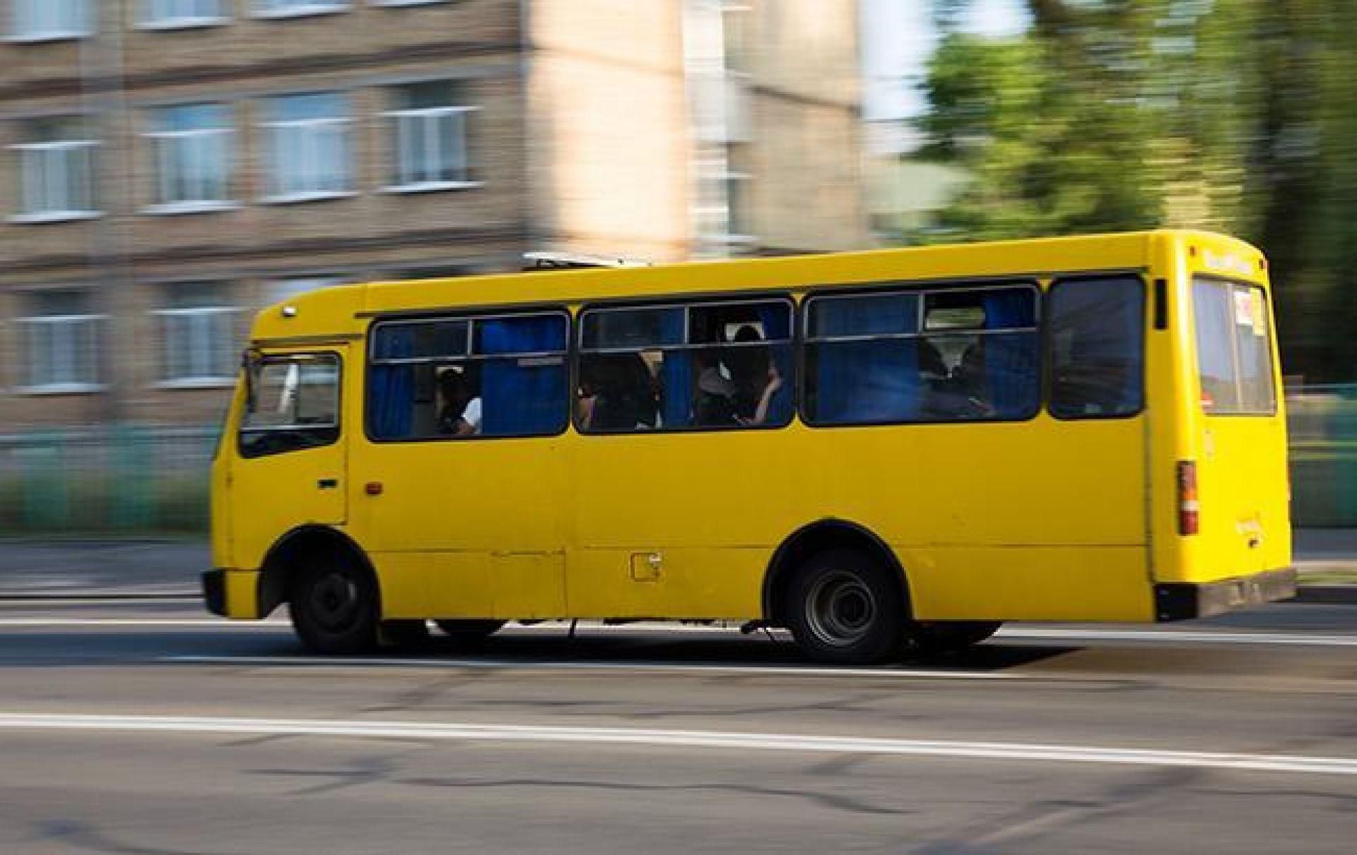 У Києві у маршрутки на ходу відвалилося колесо: відео