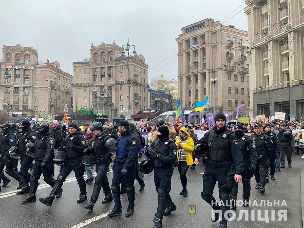 Нацполиция задержала нескольких участников Марша против абортов, среди них  Вита Заверуха - Последние новости Украины - 24 Канал