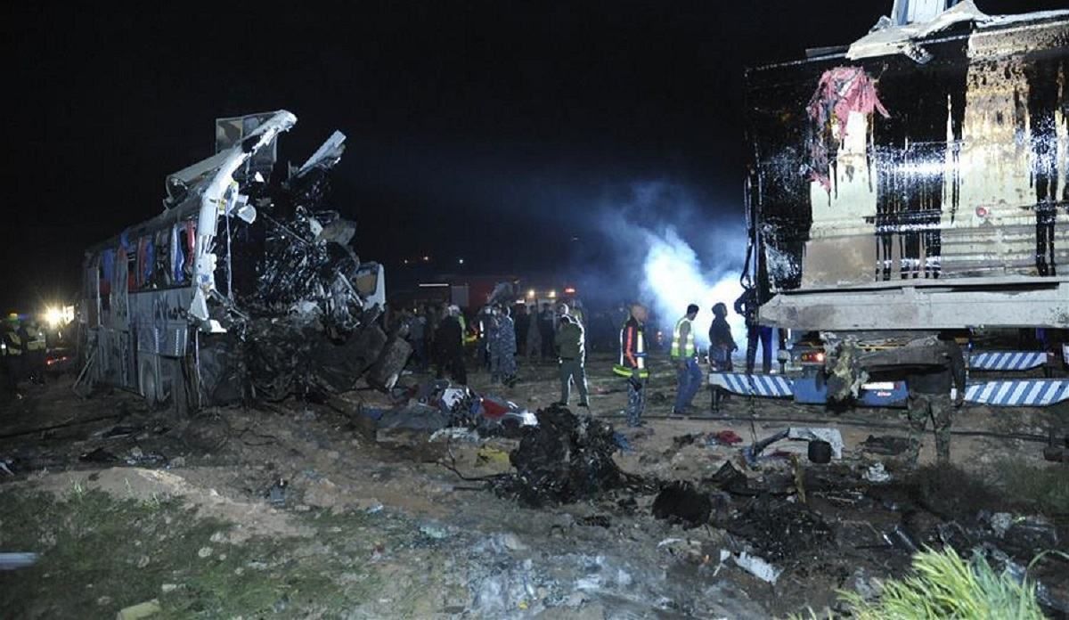 У бензовоза в Сирії відмовили гальма, жертвами стали 99 людей: фото У бензовоза в Сирії відмовили гальма, жертвами стали 99 людей: фото