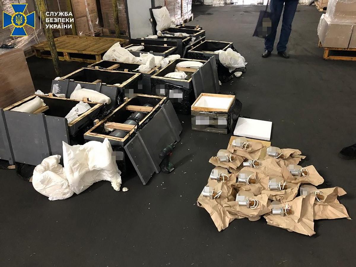 Контрабандисти намагалися вивезти з України запчастини для бронетехніки: фото Контрабандисти намагалися вивезти з України запчастини для бронетехніки: фото