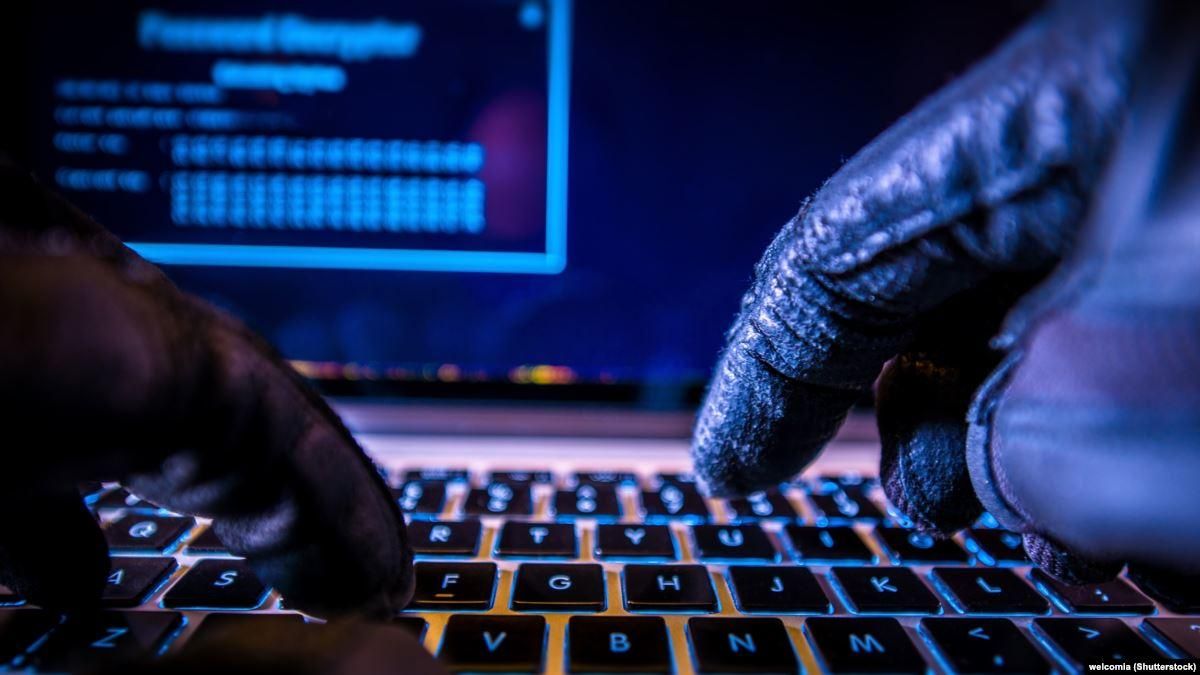 Поліція викрила банду хакерів, які крали гроші з банківських карт