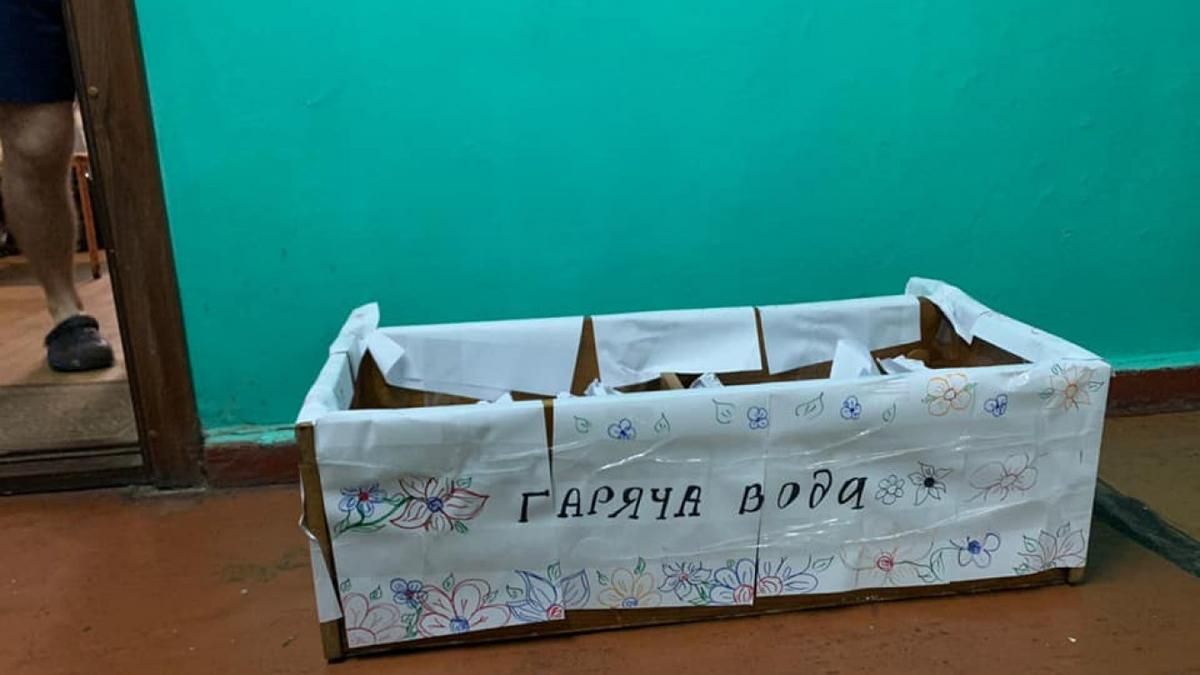 Студенты устроили похороны горячей воде в Одессе