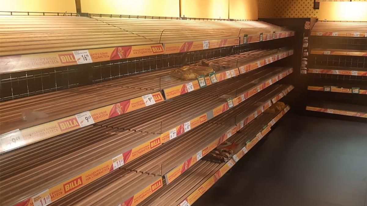 В Киеве начали массово скупать продукты в супермаркетах: видео, фото 