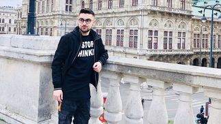 Певец Julik показал, как живет Европа в разгар вспышки коронавируса: видео