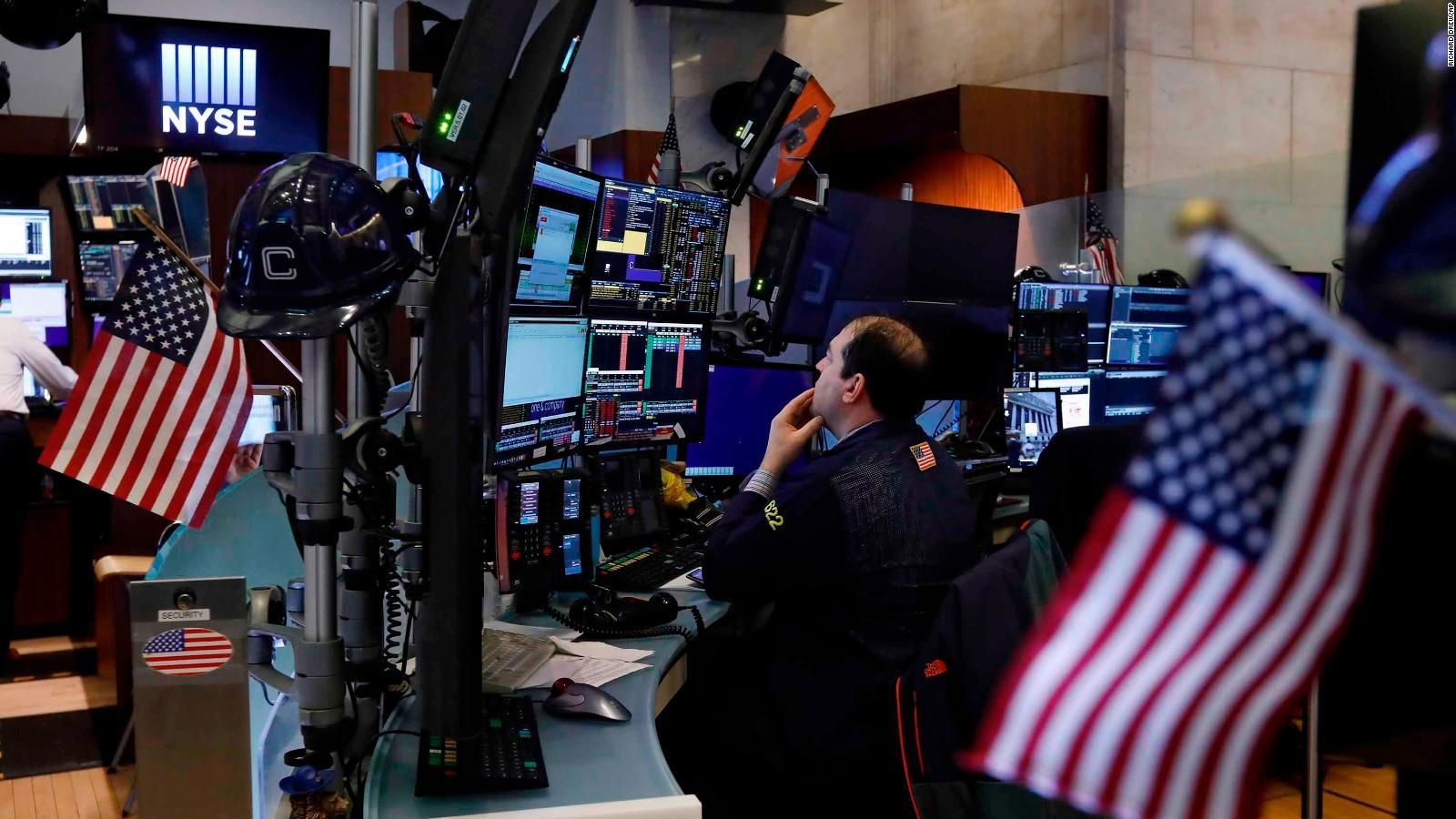 Фондовые биржи в Нью-Йорке рекордно обвалились: что стало причиной