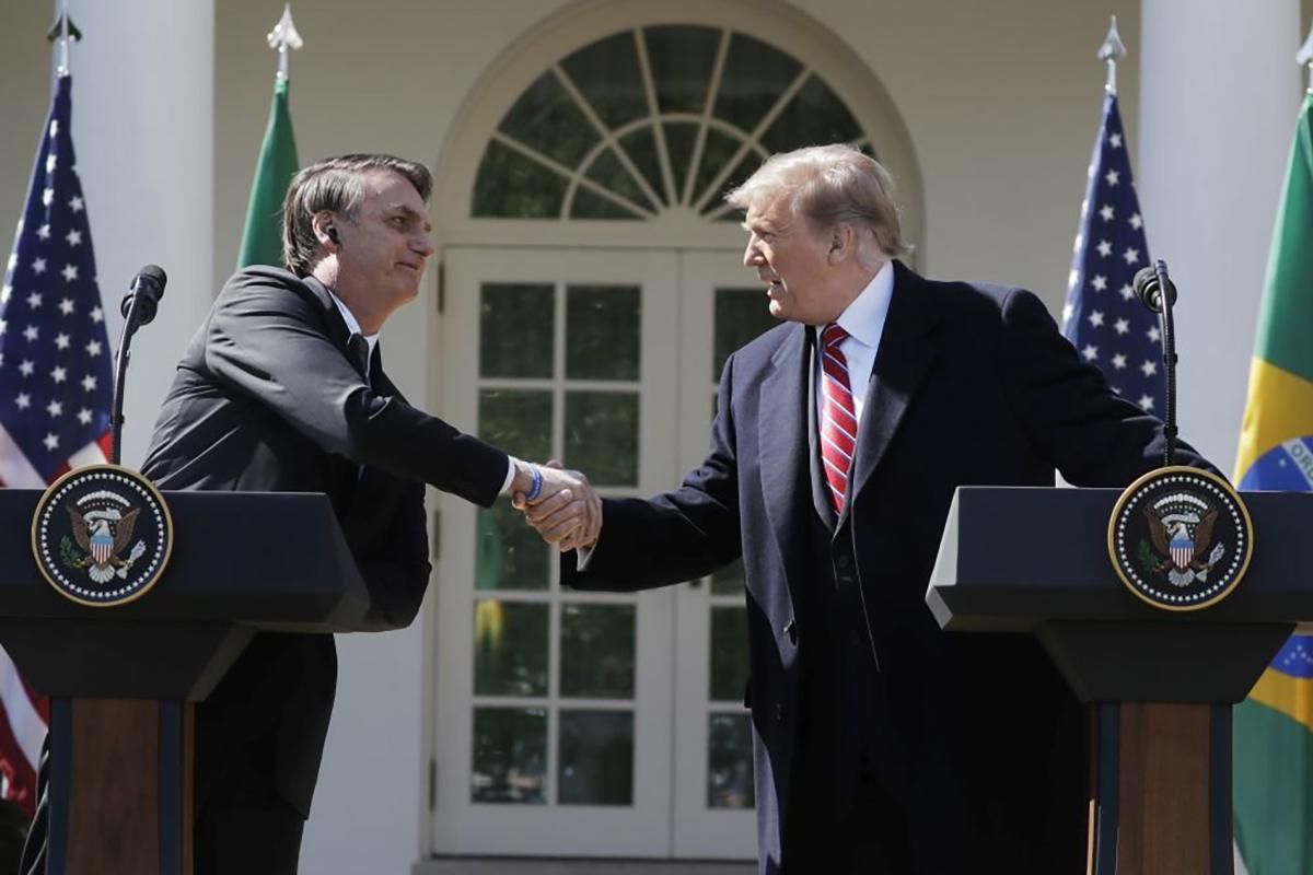 Президент Бразилии Болсонару не болен коронавирусом Президент Бразилии Болсонару не болен коронавирусом