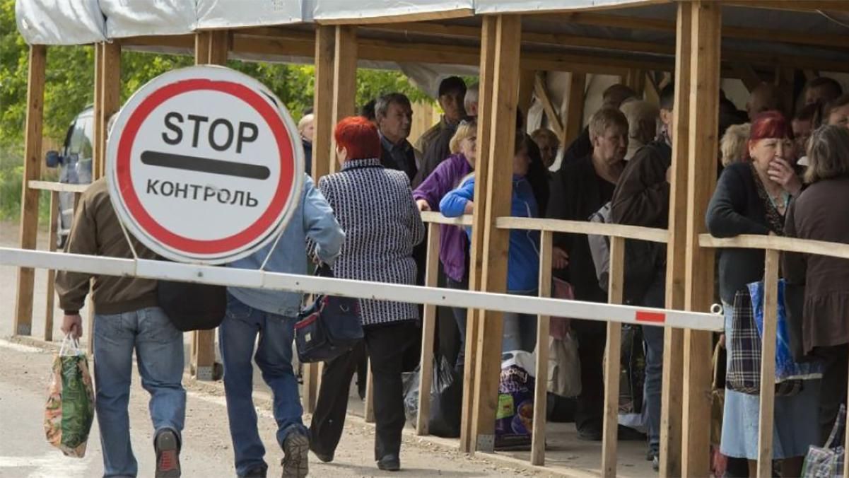 Украина запрещает въезд жителям оккупированного Донбасса Украина запрещает въезд жителям оккупированного Донбасса