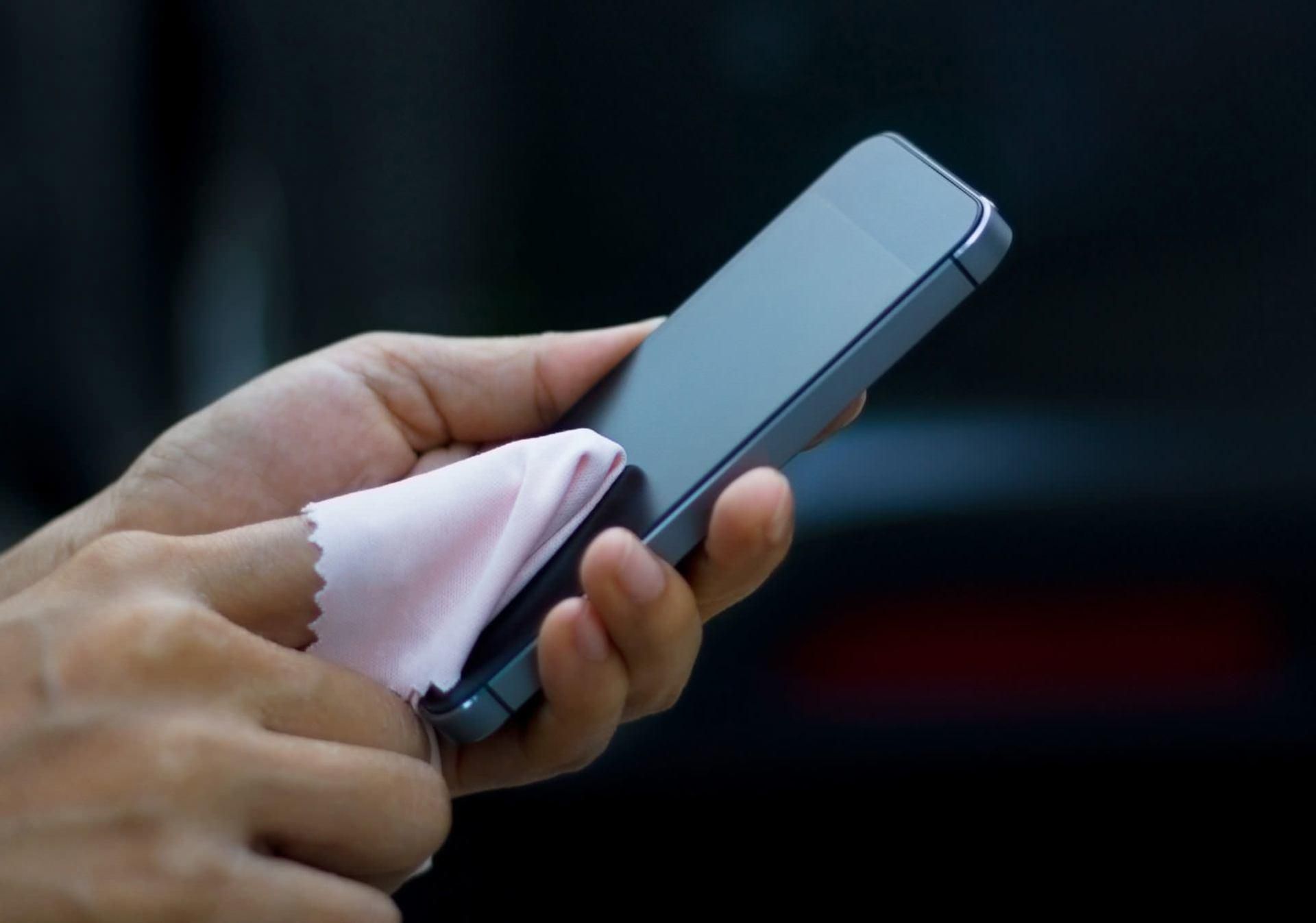 Чим протирати смартфон від мікробів – правила дезінфекції Чим протирати смартфон від мікробів – правила дезінфекції