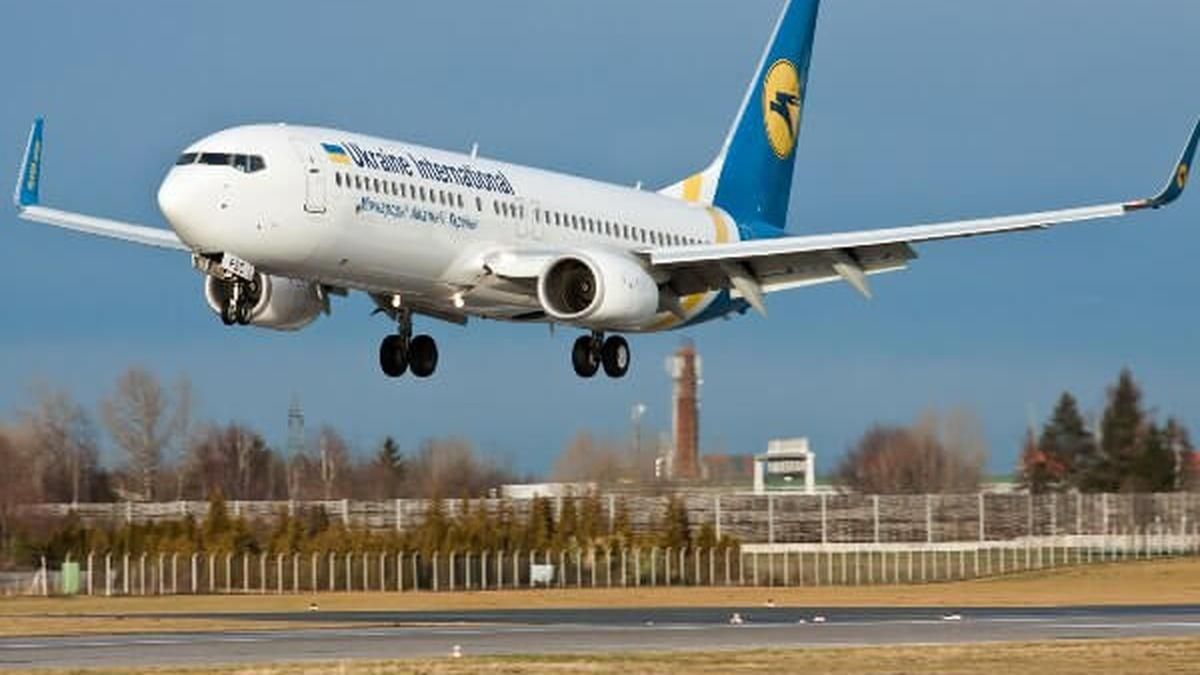 МАУ тимчасово скасовує рейси з Києва в Рим та Мілан
