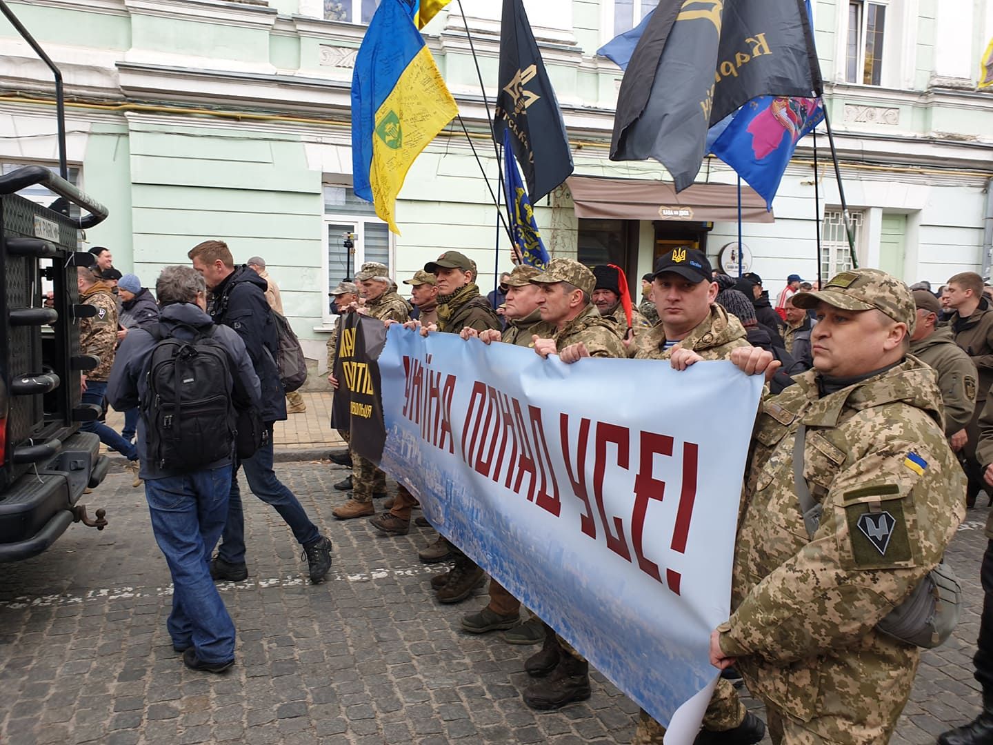 Як пройшов марш з нагоди Дня добровольця: фото та відео