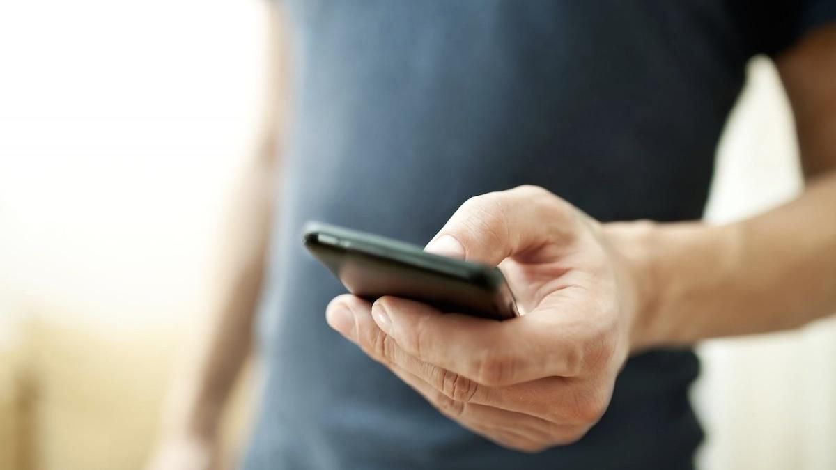 МОЗ інформуватиме українців про коронавірус через смс-повідомлення: деталі