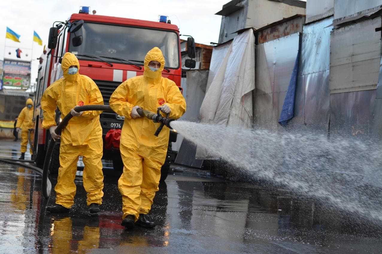 У Хмельницькому дезінфікували речовий ринок: моторошні фото У Хмельницькому дезінфікували речовий ринок: моторошні фото