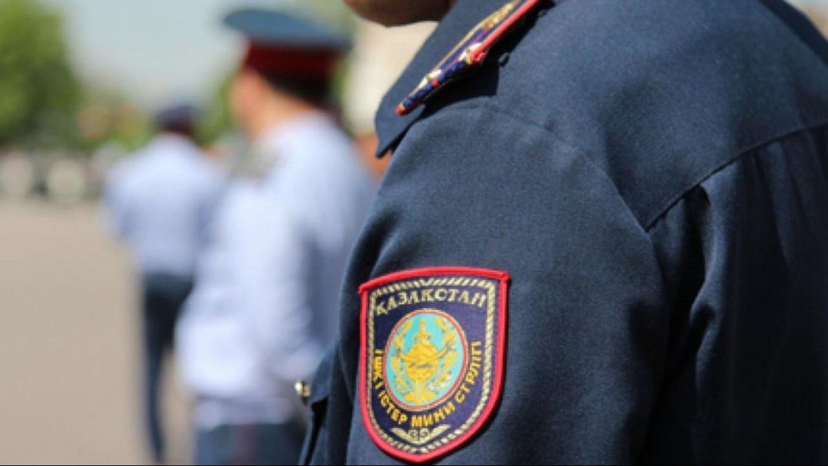 В Казахстане пранкер делал вид, что болеет коронавирусом и пугал людей: его арестовали