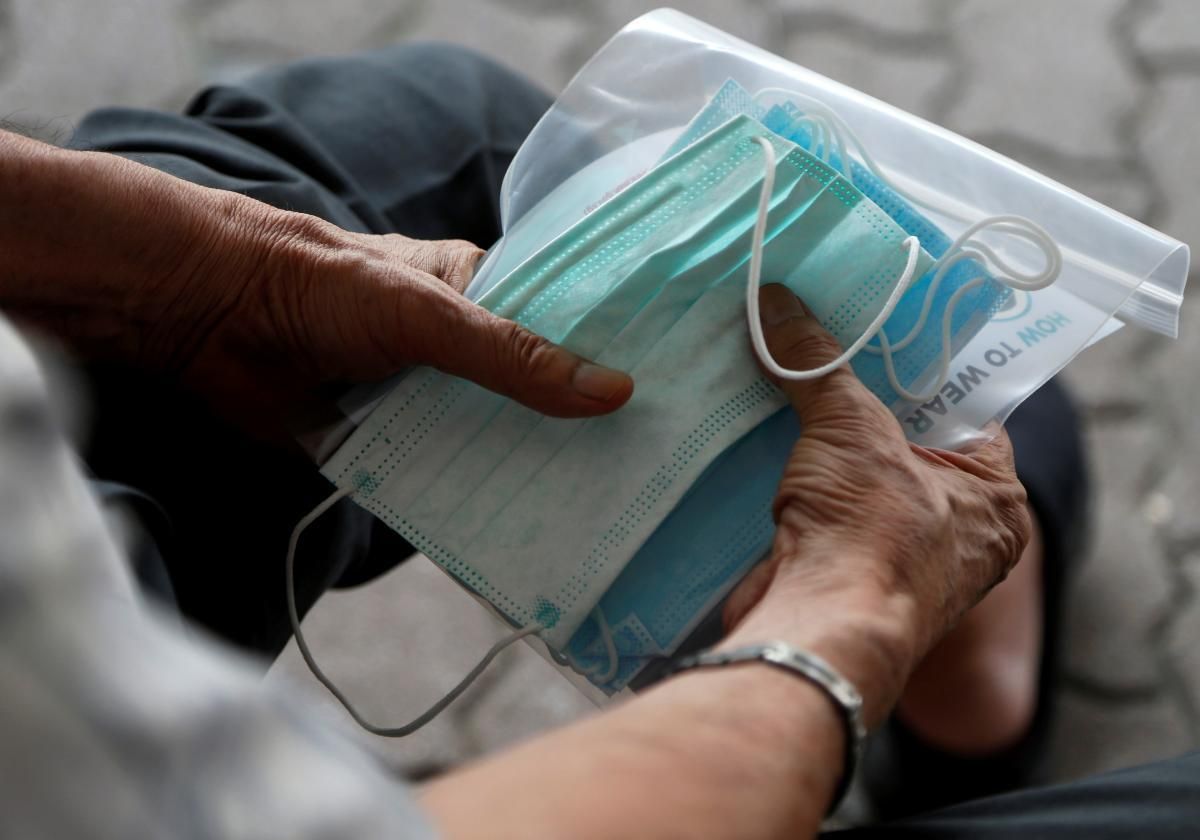 В Киеве продают медицинские маски по 1200 гривен за пачку В Киеве продают медицинские маски по 1200 гривен за пачку