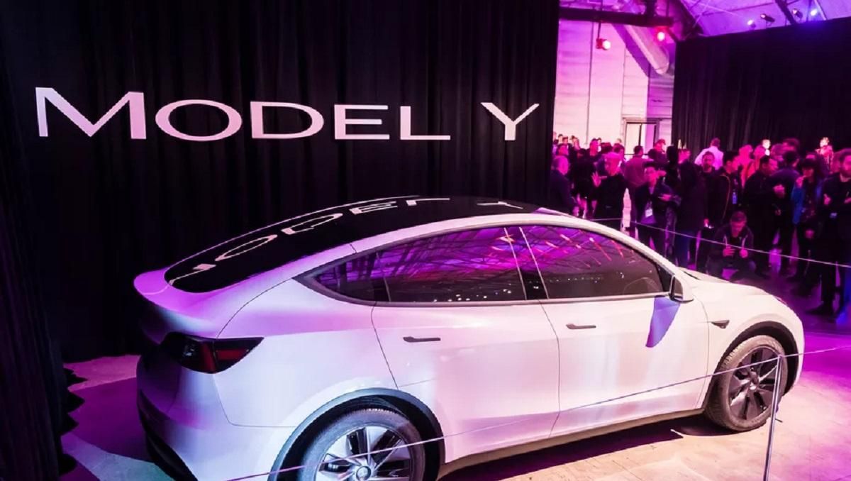 Model Y відправили першим замовникам: кросовер Tesla надійшов у продаж випереджаючи графік Model Y відправили першим замовникам: кросовер Tesla надійшов у продаж випереджаючи графік