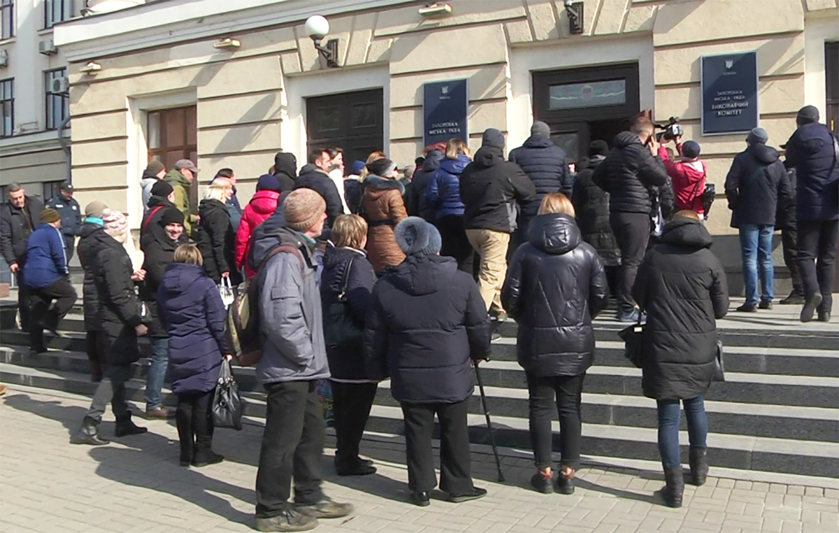 Предприниматели устроили митинг в Запорожье из-за запрета торговли во время карантина: фото