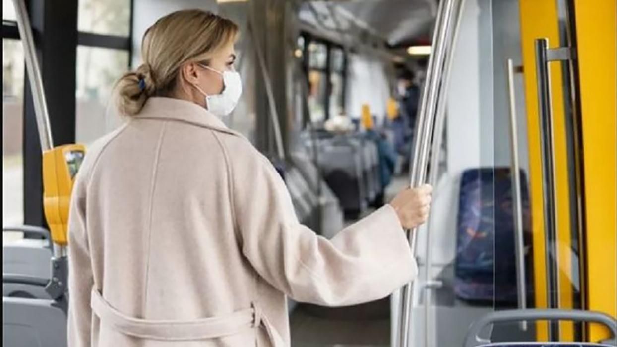 Карантин в Україні: хто контролюватиме пасажирів у маршрутках і трамваях